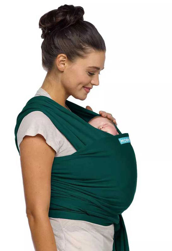 Das Baby fühlt sich im neuen Moby Wrap Pacific geborgen