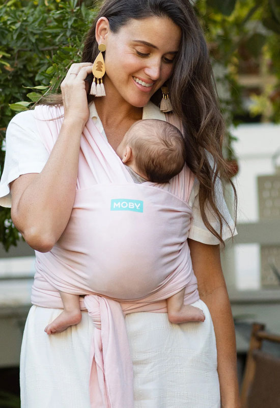 Baby und Mama haben Freude am Moby Rose
